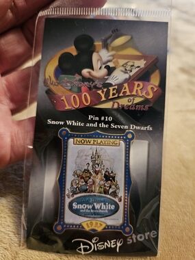 Disney Snow White 100‎ Years of Dreams Pin – Blue and Gold 💙💛
